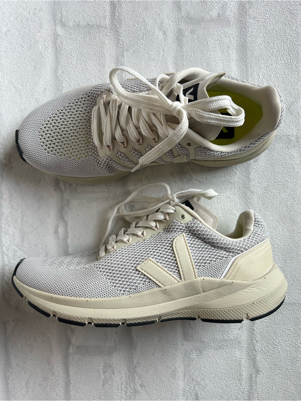 Veja Marlin V Knit Runner Sneakers in‎ Chalk Pierre size 7